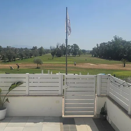 Golf Apartment *